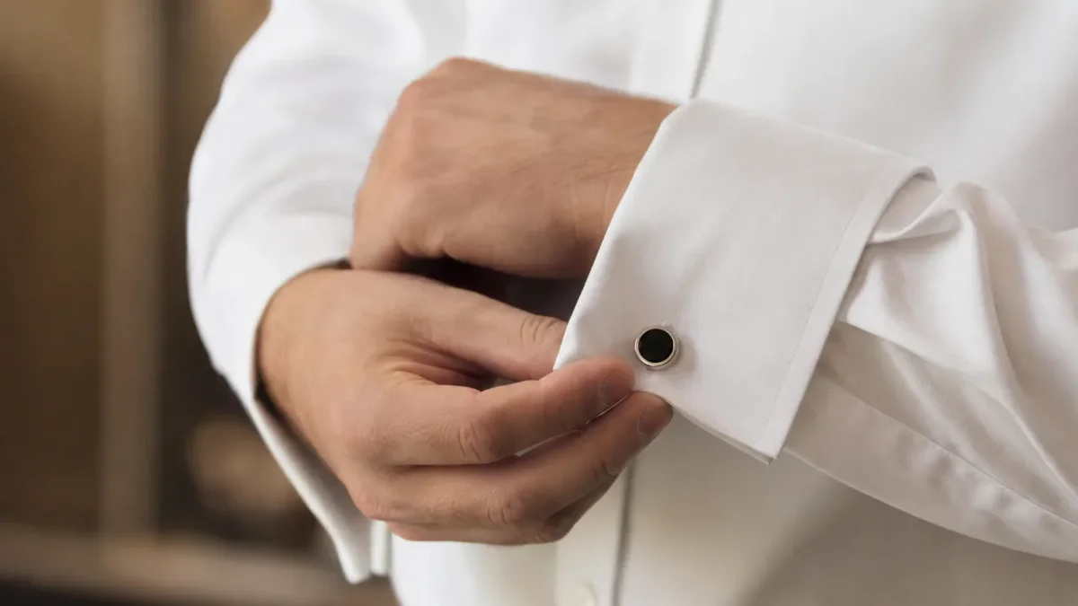 How to Properly Wear Cufflinks Without Mistakes